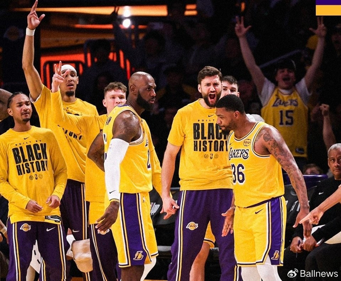 开云官方网站-詹姆斯：弗拉格等四人代表着NBA未来，将永远支持和尊重他们|篮球|夏洛特黄蜂队|库珀|VJ-埃奇库姆|洛杉矶湖人队_新浪体育_新浪新闻